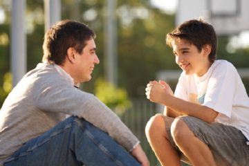 Trò chuyện với trẻ vị thành niên