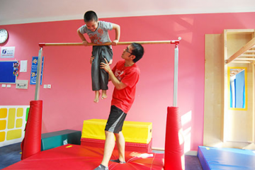 Tăng chiều cao cho trẻ bằng cách tập thể hình