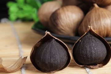 Sử dụng tỏi đen để tăng cường đề kháng chống virus Corona