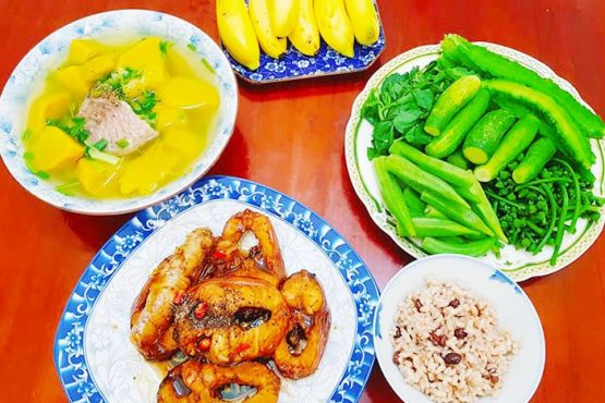 Mẹ đảm chia sẻ bí quyết làm mâm cơm ngon trong 30 phút, ai nhìn cũng tròn mắt ngạc nhiên